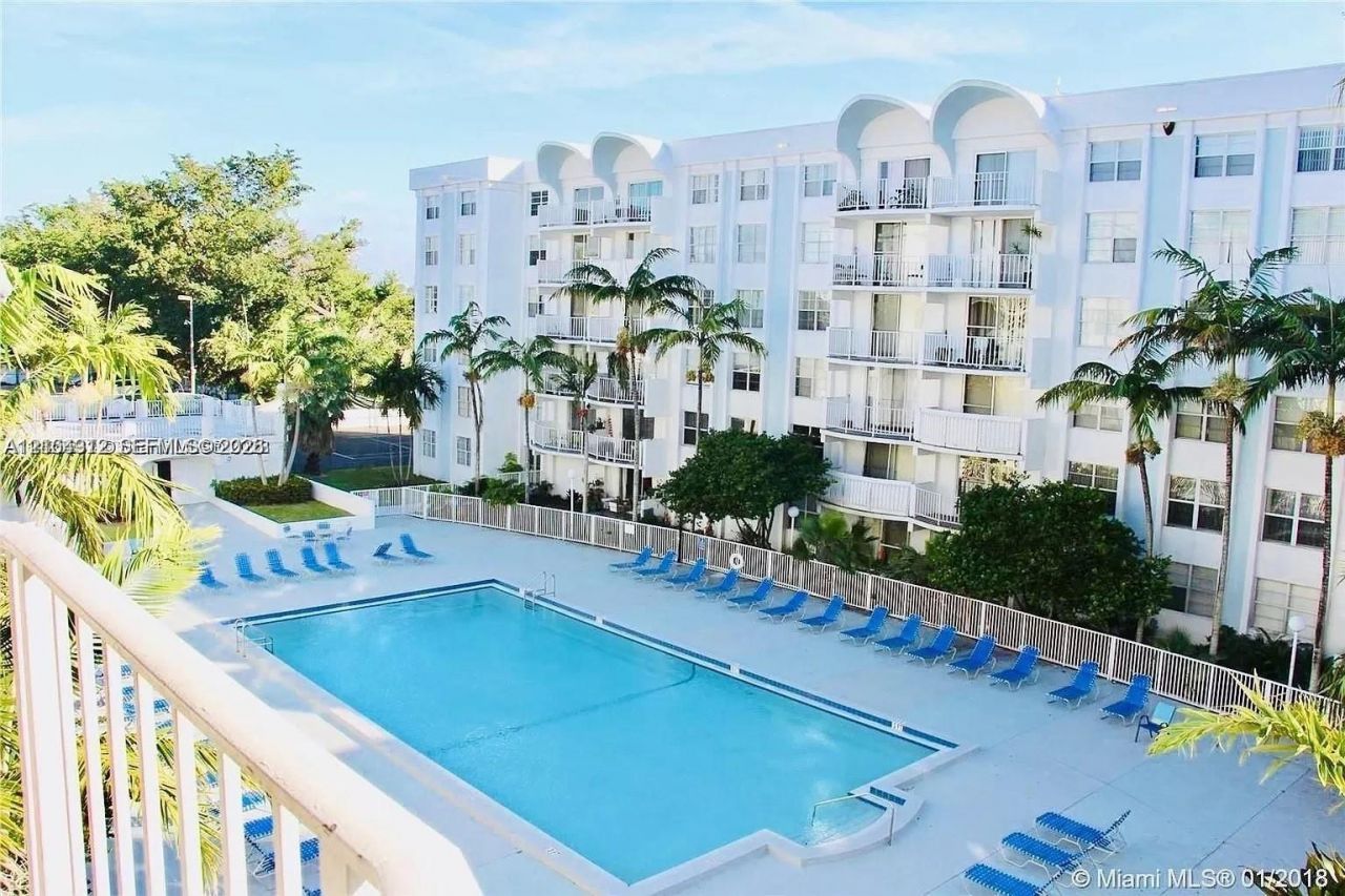494 NW 165th St Rd , Unit C-105, Miami, FL 33169 Photo