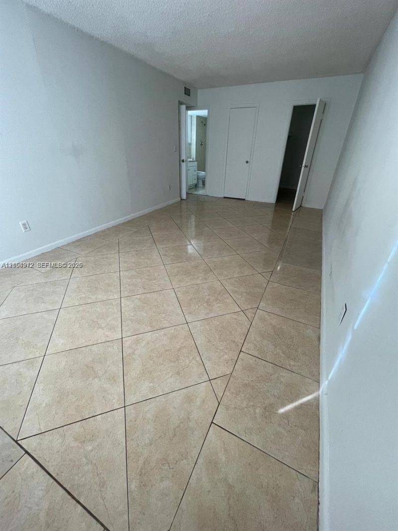 494 NW 165th St Rd , Unit C-105, Miami, FL 33169 Photo