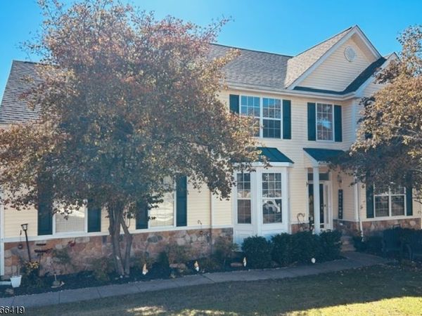 7 Crestview Dr, Mount Olive, NJ 07840