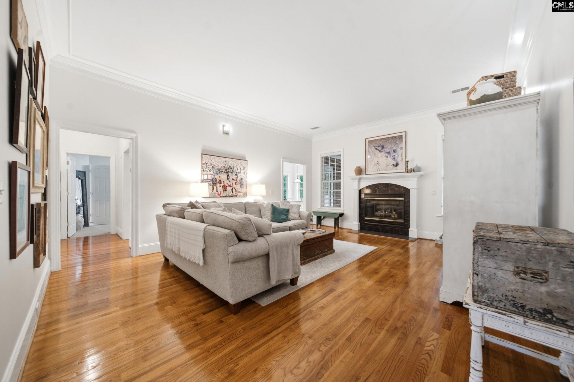320 Chelmsford Way  Photo 8