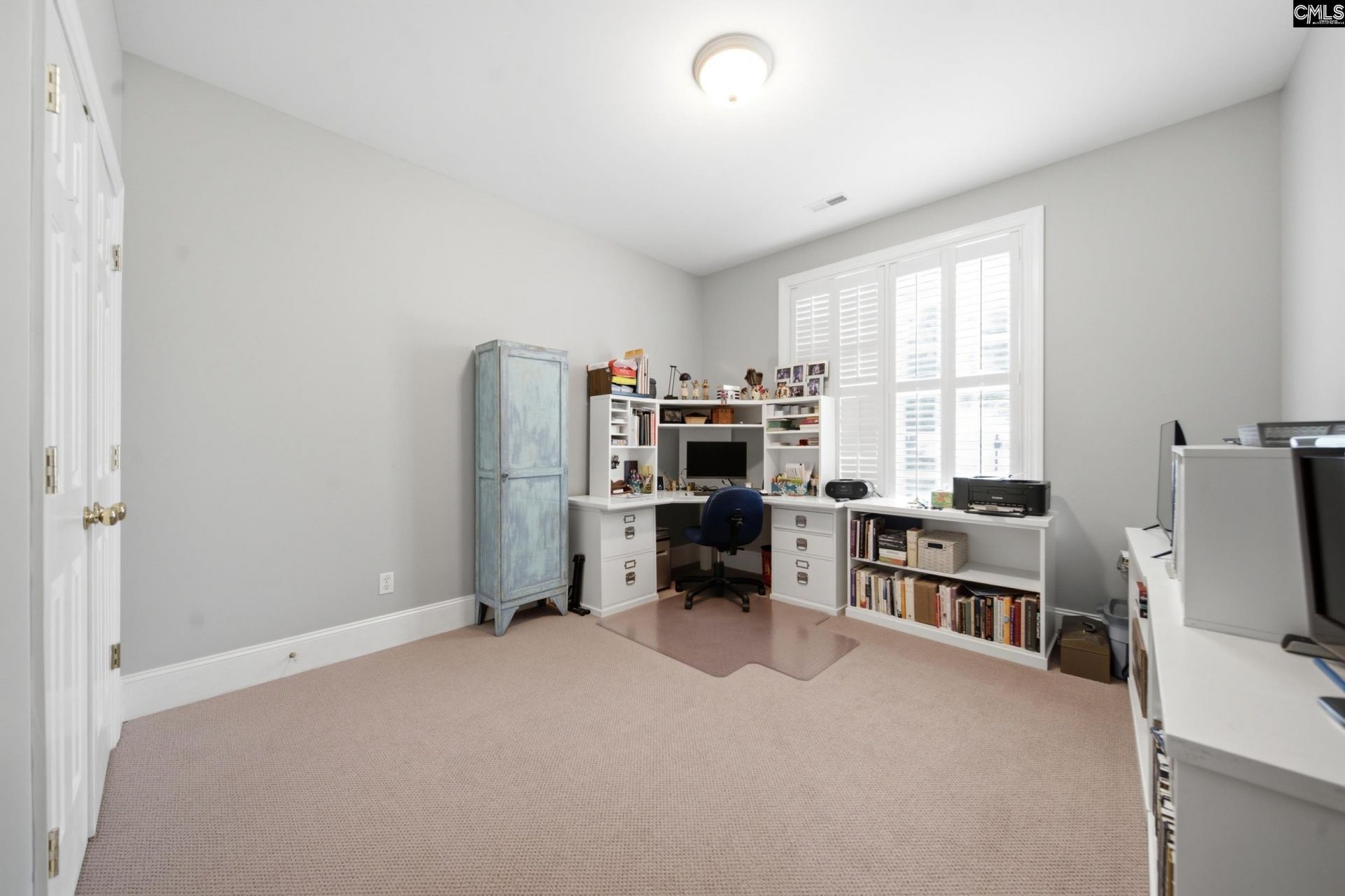 320 Chelmsford Way  Photo 9