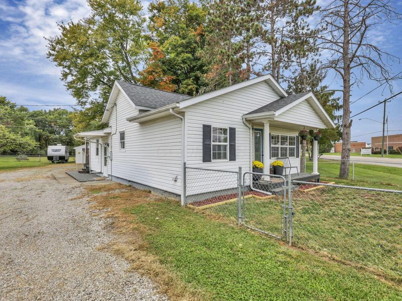 408 S High Street, Hebron, OH 43025 Photo 2