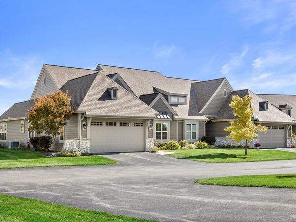 1648 Belmont Ln, Oconomowoc, WI 53066