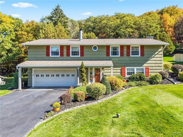 405 Oakridge Drive , Camillus, NY 13031