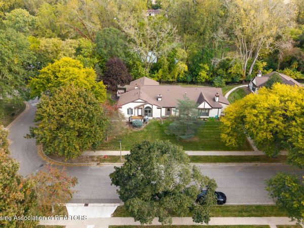 2735 Trudy Lane, Lansing, MI 48910