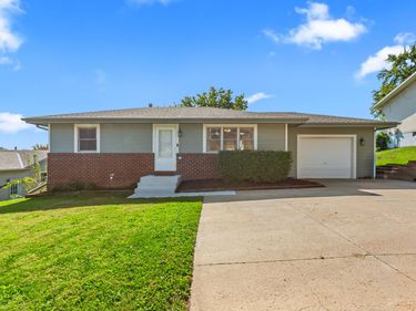 403 FAIRVIEW Drive, GLENWOOD, IA 51534