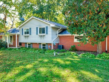 8330 Hamburg Road , Hamburg Township, Mi 48116