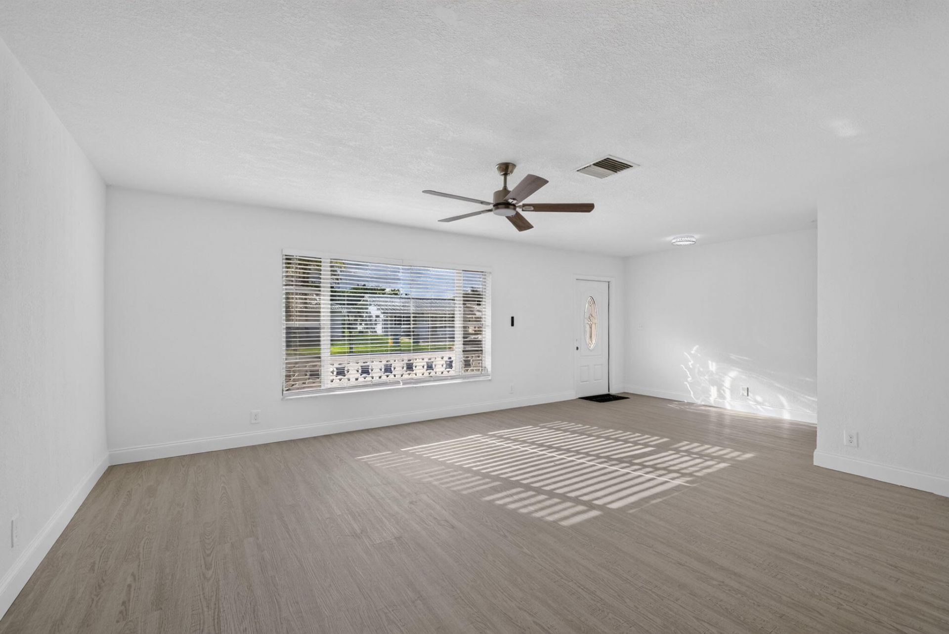 7422 NW 70th Avenue, Tamarac, FL 33321 Photo