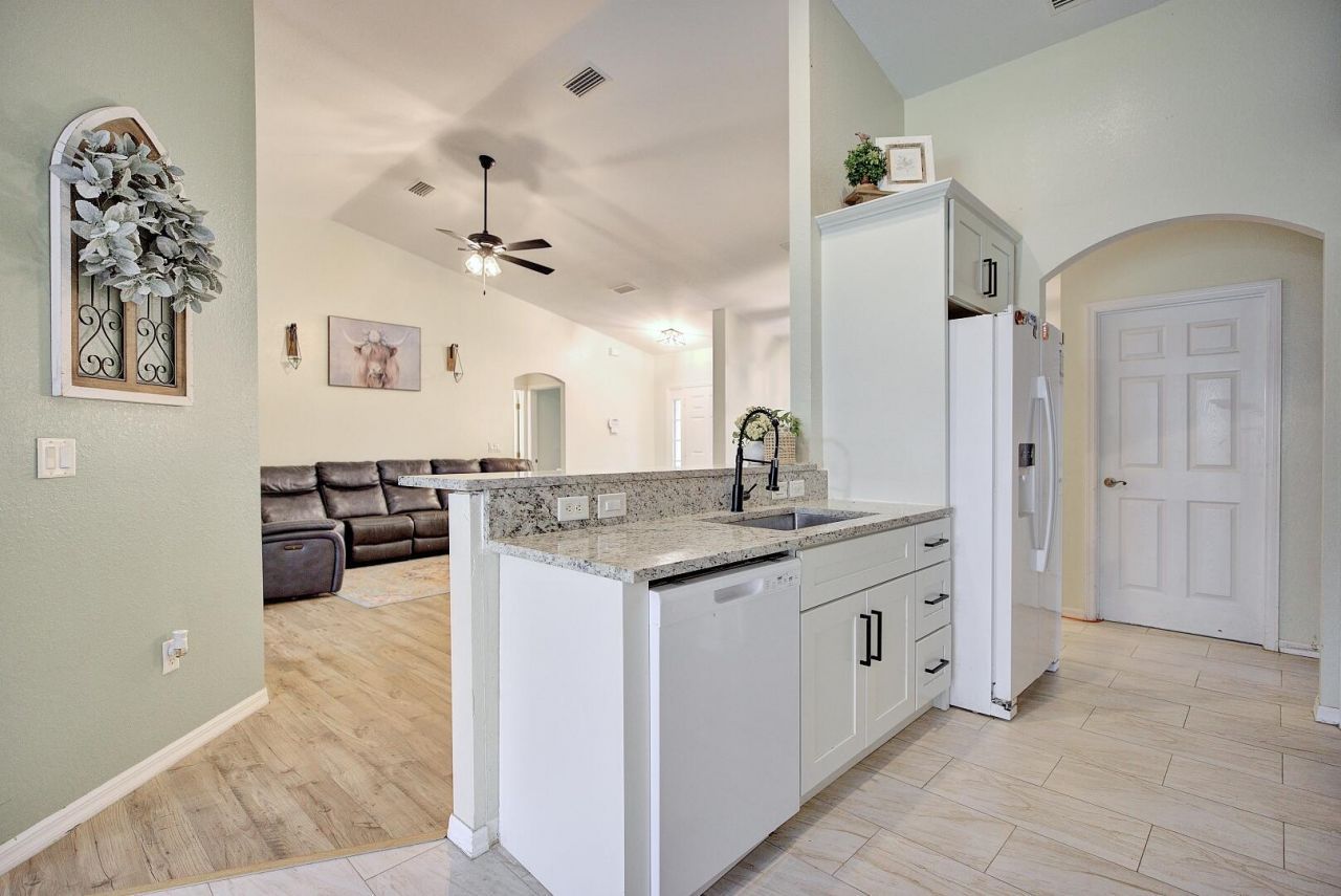 9134 Oviedo Street, Sebring, FL 33872 Photo