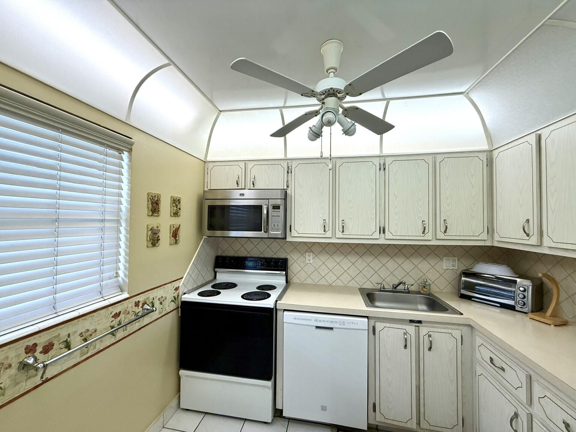 2991 NW 46th Avenue, Unit 207, Lauderdale Lakes, FL 33313 Photo