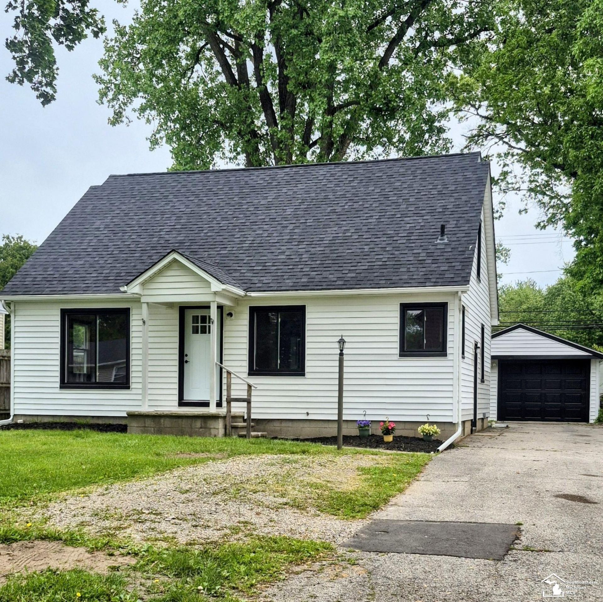 2114 Hollywood Drive, Monroe, MI 48162 Main Photo
