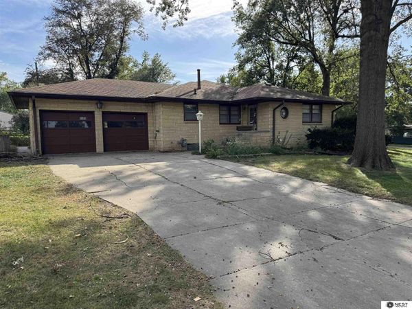 5805 Greenwood Street, Lincoln, NE 68507