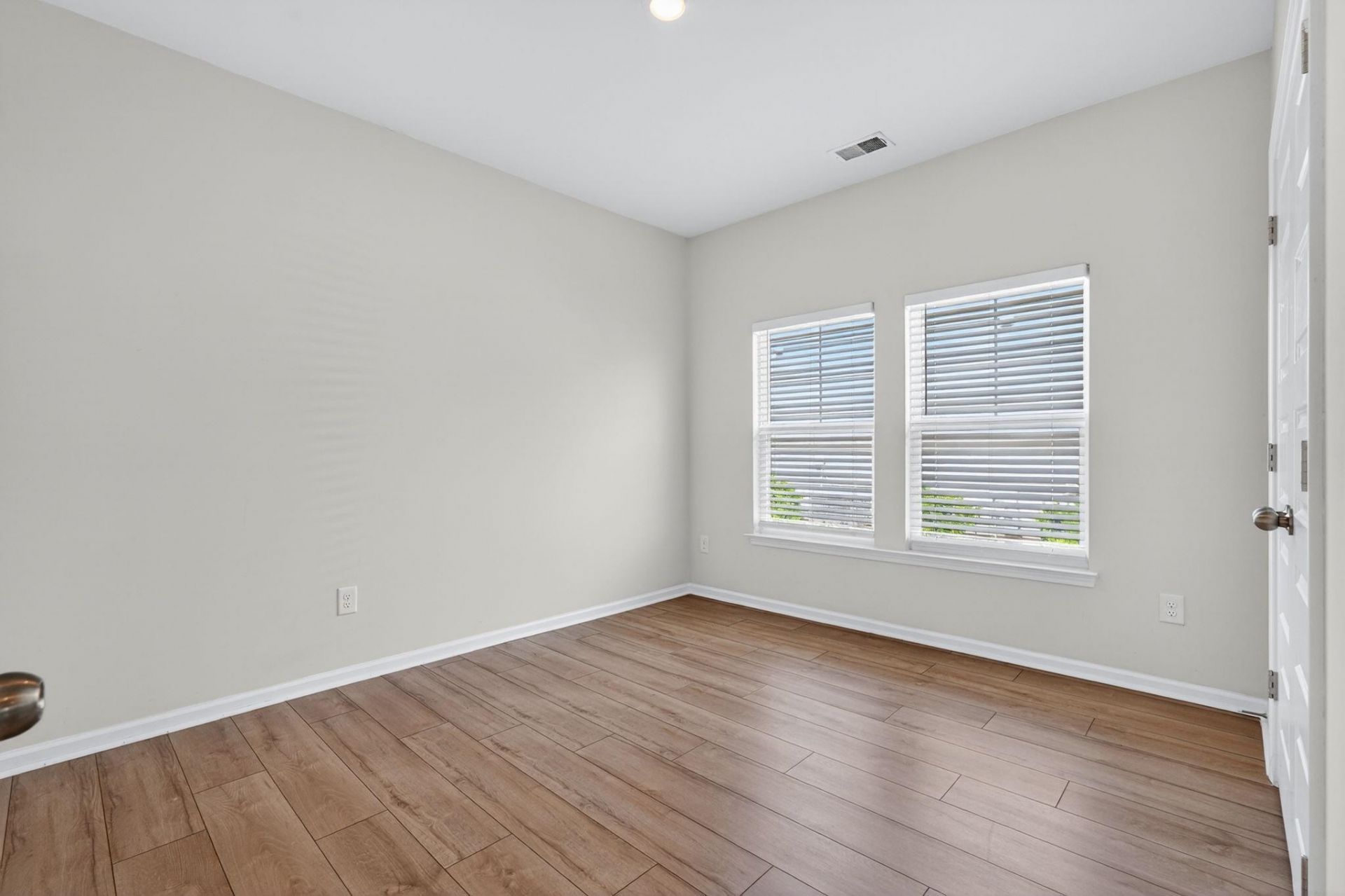 3045 Sistine St. Photo 27