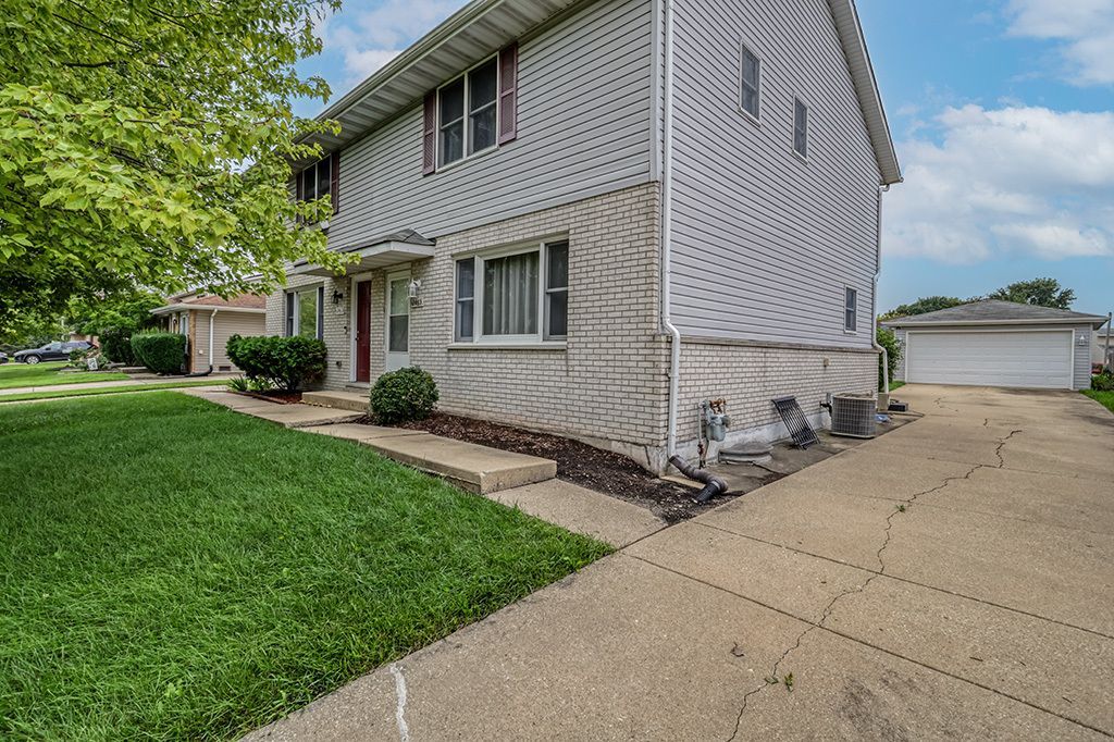 2465 Red Oak Trail, Crest Hill, IL 60403 Main Photo