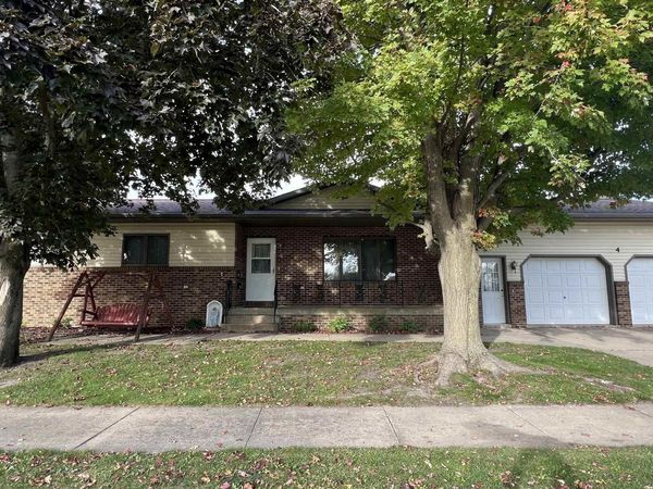 4 N Maple , New Hampton, IA 50659