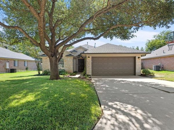 802 Mountain Ridge DR, Leander, TX 78641