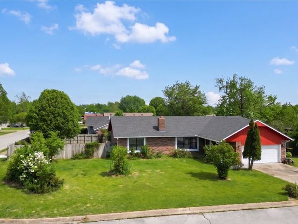1725 S 15th Street , Rogers, AR 72758