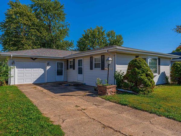 1038 N JEFFERSON Street, Lincoln, IL 62656