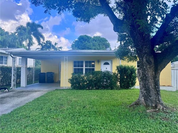 1530 N 17th Ave N , Lake Worth, FL 33460