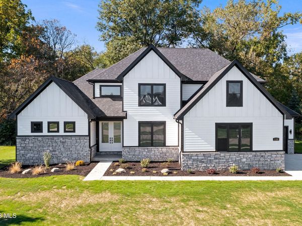 1380 Brookwoode Road, Perrysburg, OH 43551