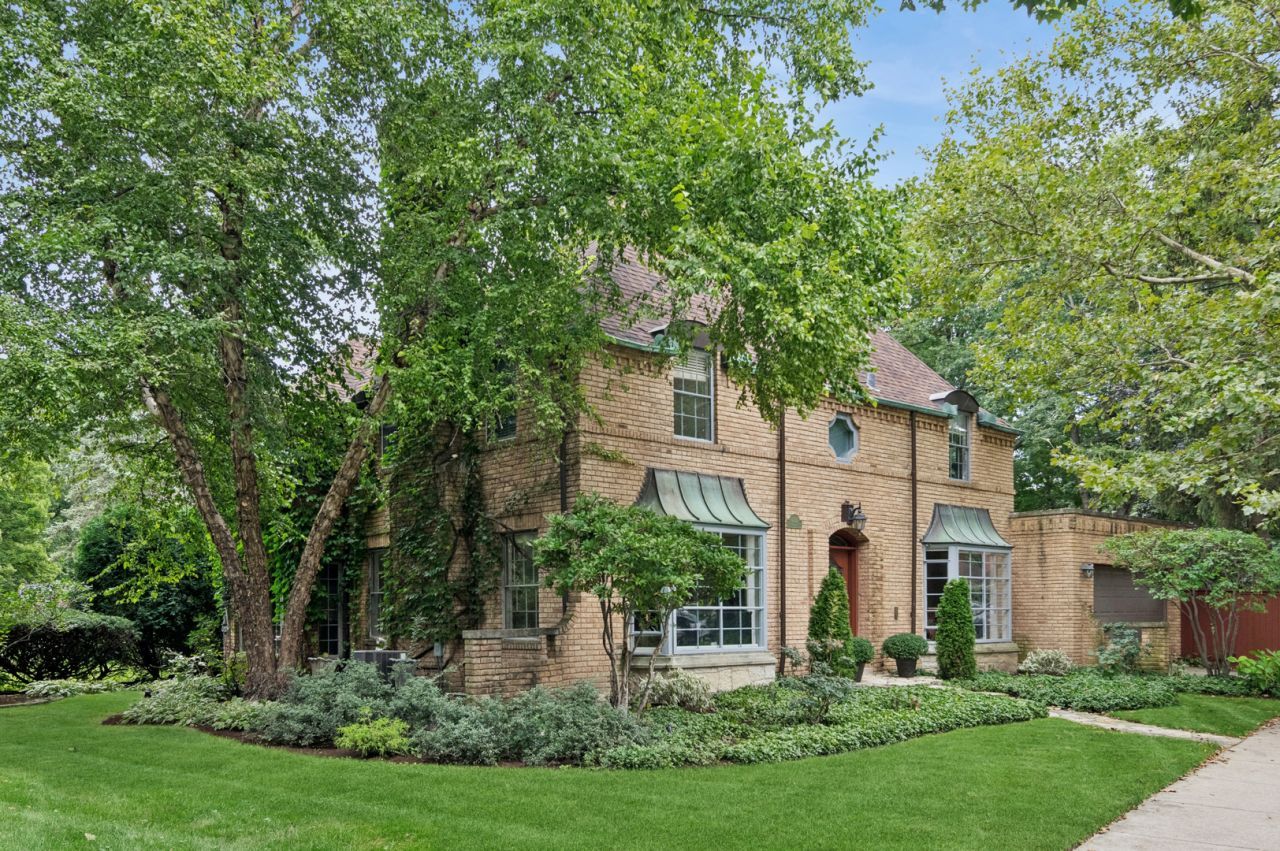 6755 N Jean Avenue, Chicago, IL 60646 Main Photo