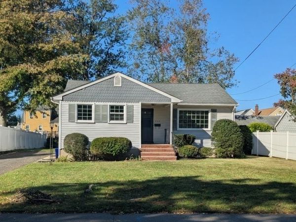 305 E Street, Middlesex, NJ 08846