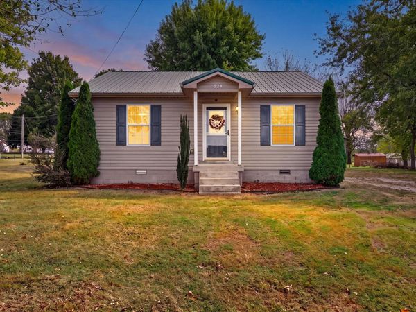 523 E Park St, Guthrie, KY 42234