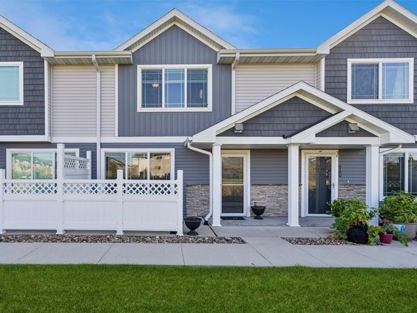 6110 Manchester Lane , Johnston, IA 50131