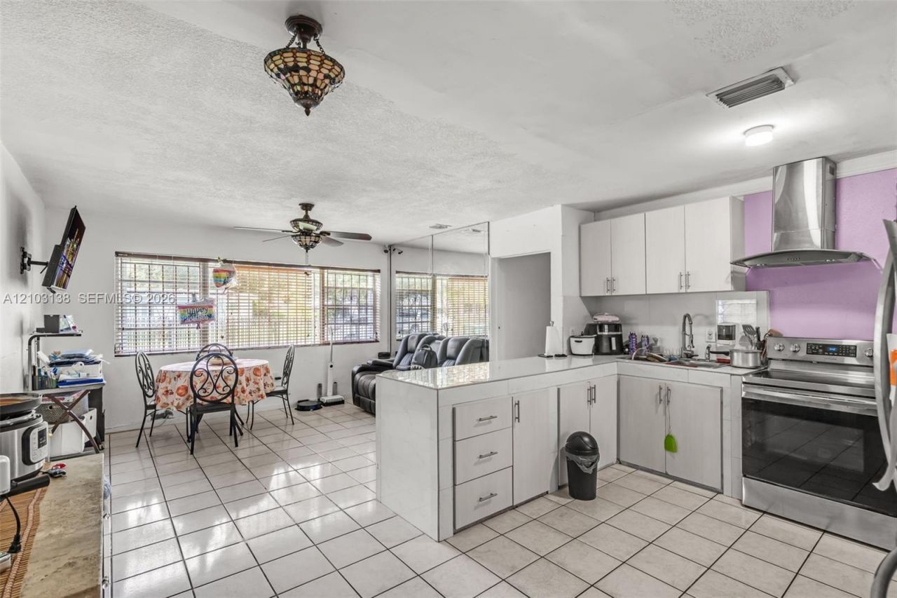 1920 NW 134th St , Miami, FL 33167 Photo