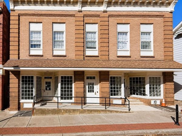 108 E WASHINGTON STREET, CHARLES TOWN, WV 25414