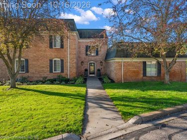 150 E Long Lake Road, Bloomfield Hills, Mi 48304