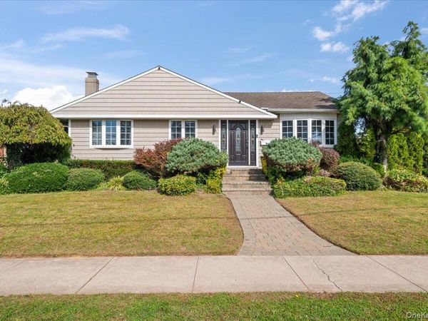 3963 Sandra Lane , Seaford, NY 11783