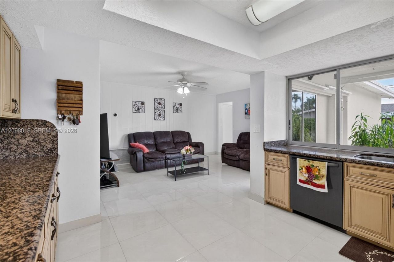 8480 NW 24th Ct, Sunrise, FL 33322 Photo