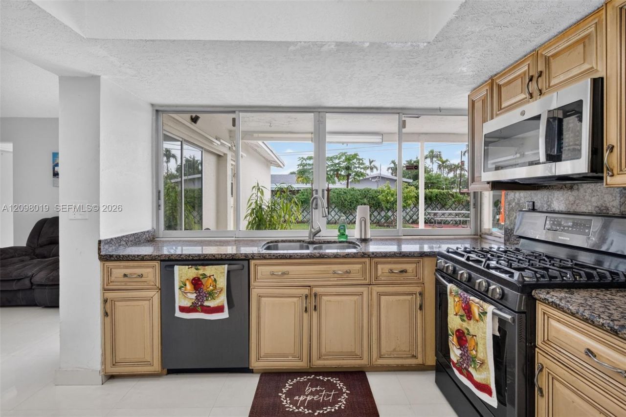 8480 NW 24th Ct, Sunrise, FL 33322 Photo