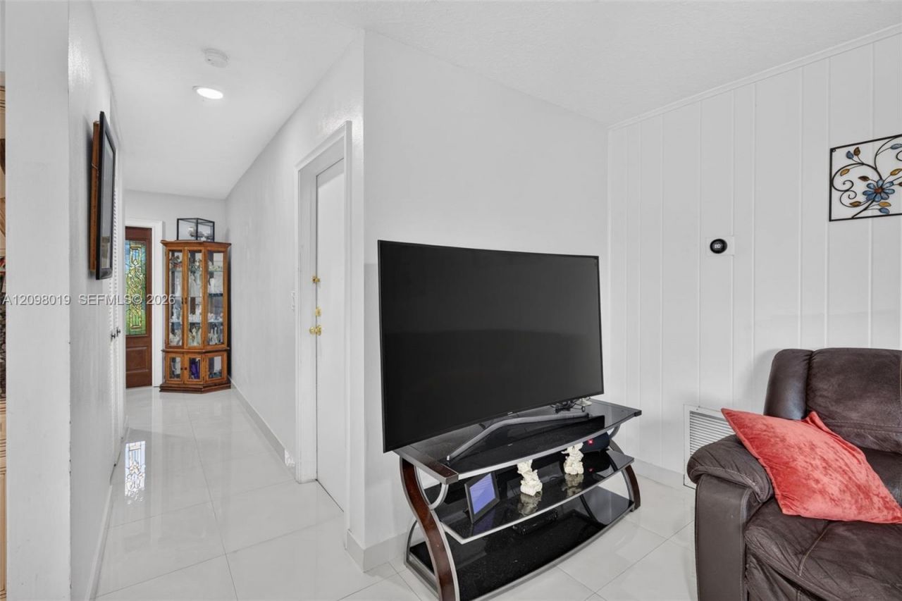 8480 NW 24th Ct, Sunrise, FL 33322 Photo
