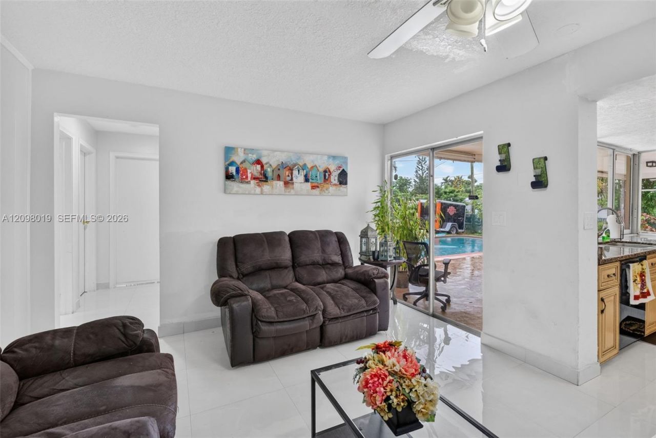 8480 NW 24th Ct, Sunrise, FL 33322 Photo
