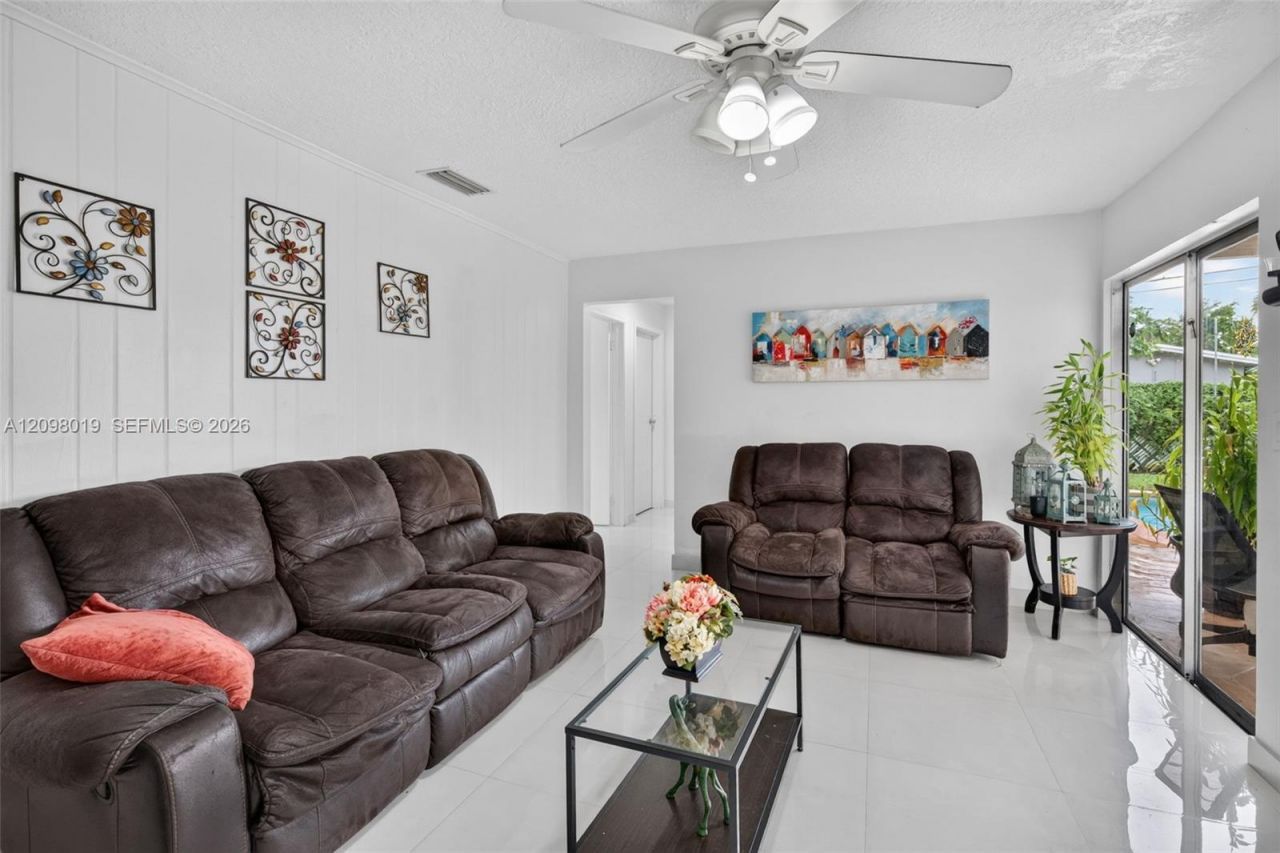 8480 NW 24th Ct, Sunrise, FL 33322 Photo