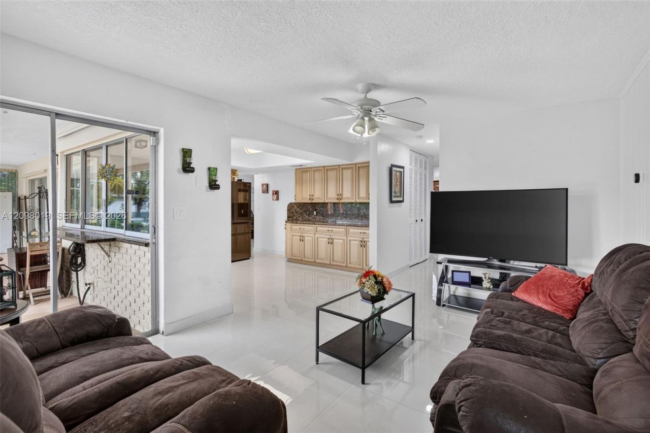 8480 NW 24th Ct, Sunrise, FL 33322 Photo
