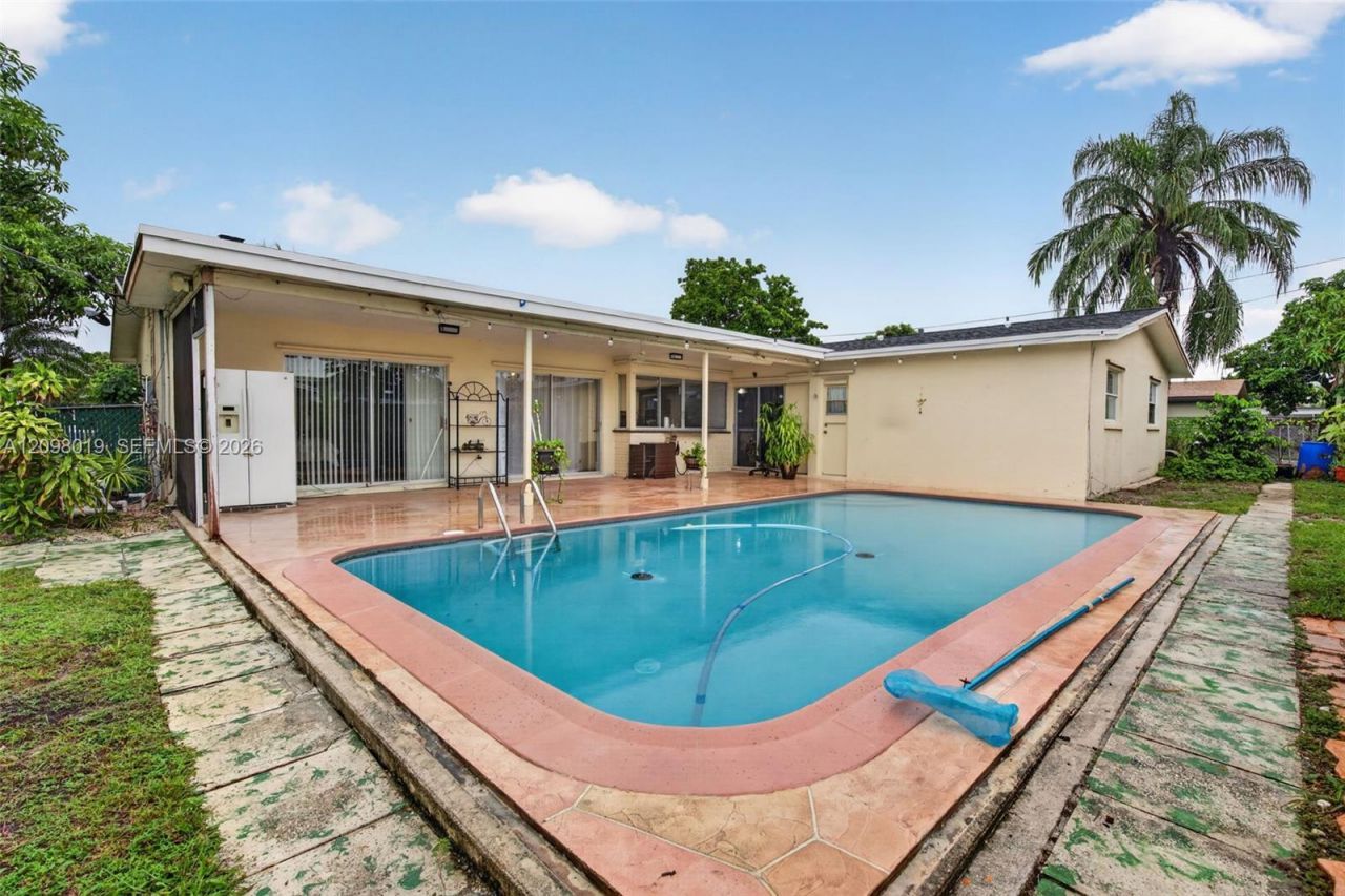 8480 NW 24th Ct, Sunrise, FL 33322 Photo