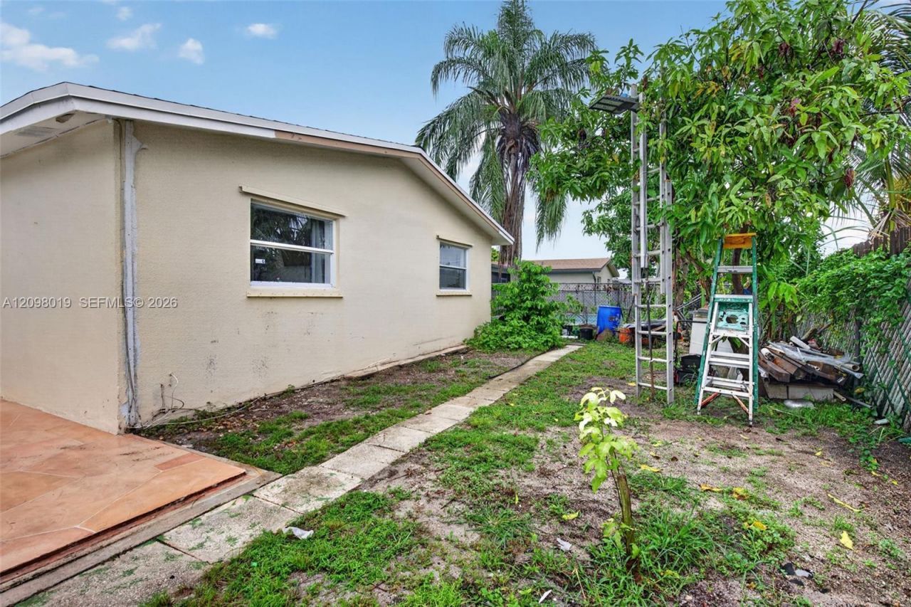8480 NW 24th Ct, Sunrise, FL 33322 Photo
