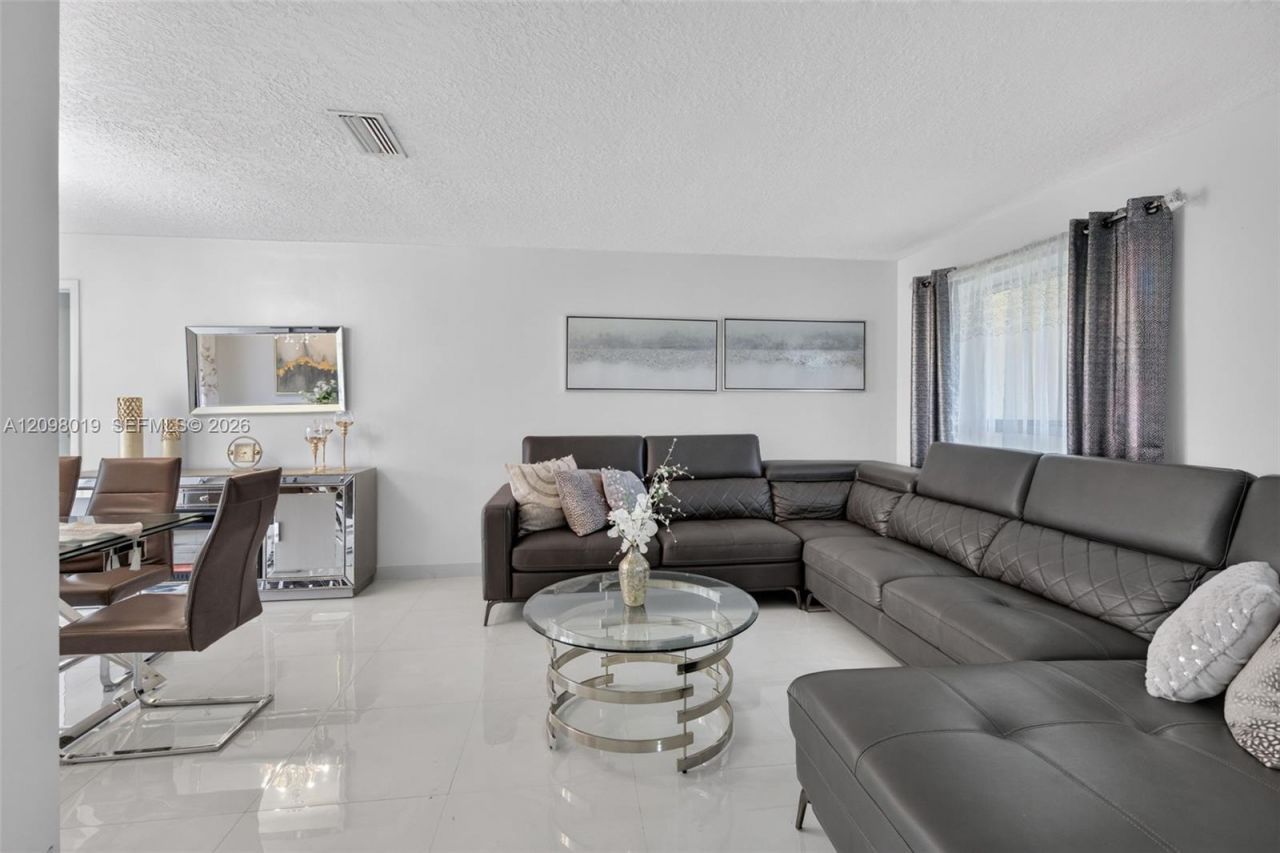 8480 NW 24th Ct, Sunrise, FL 33322 Photo