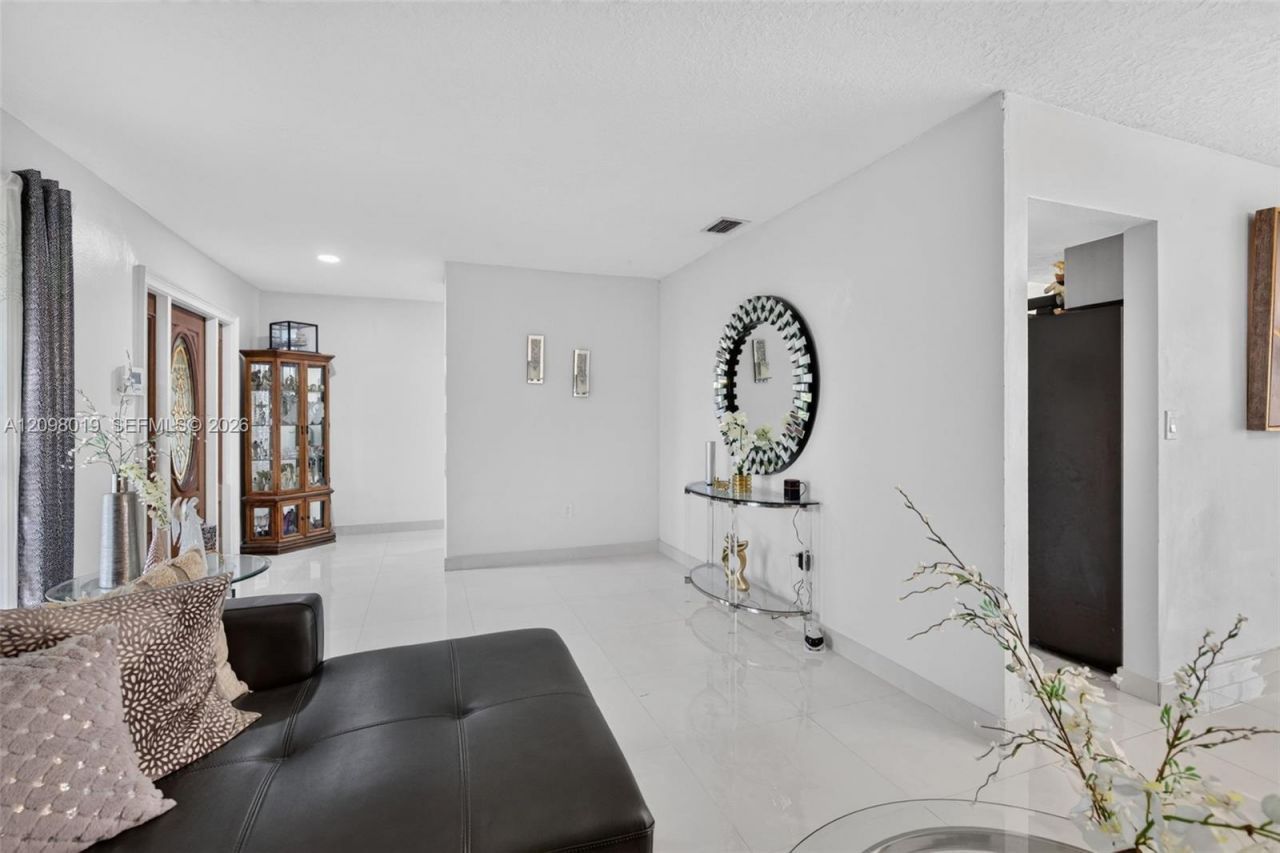 8480 NW 24th Ct, Sunrise, FL 33322 Photo