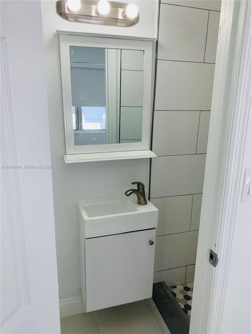 1255 SW 6th St , Unit 7, Miami, FL 33135 Photo