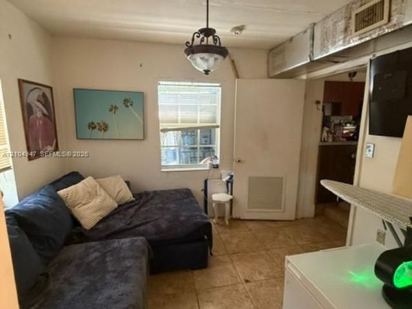 2305 NE 135th Ter , North Miami Beach, FL 33181