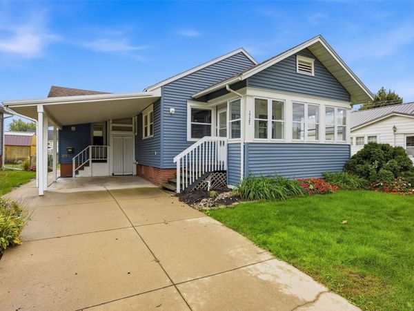 1727 Maple Drive NW, Cedar Rapids, IA 52405