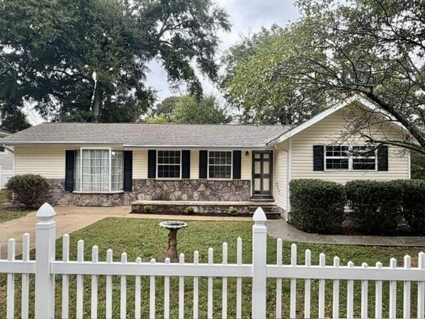 70 Lawrence Drive, Rossville, GA 30741