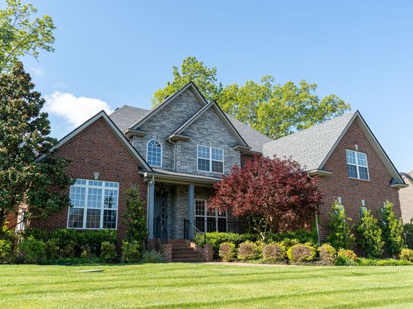 1215 Twin View Dr , Murfreesboro, TN 37128