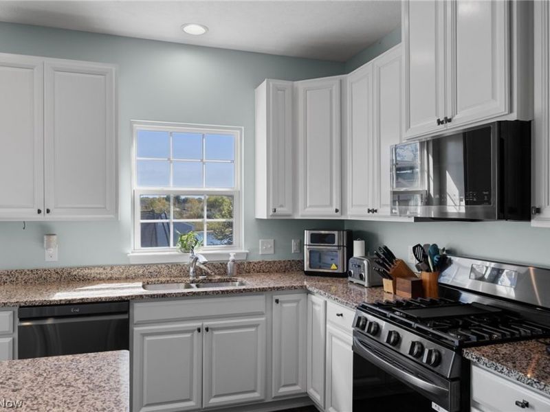 36183 Waterscape Court, North Ridgeville, OH 44039 Photo 12