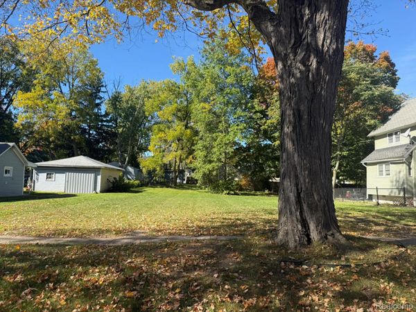 643 N Hickory Street , Owosso, Mi 48867