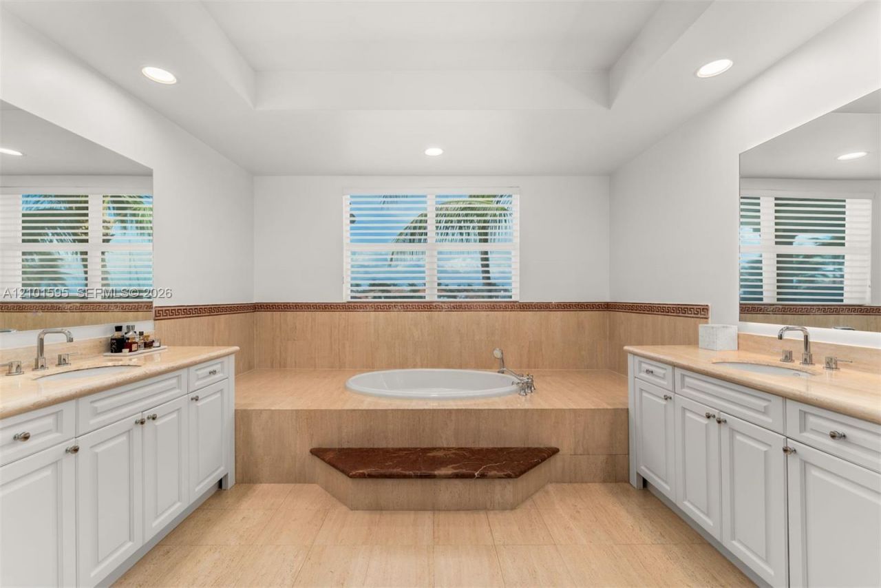 1426 Commodore Way , Hollywood, FL 33019 Photo